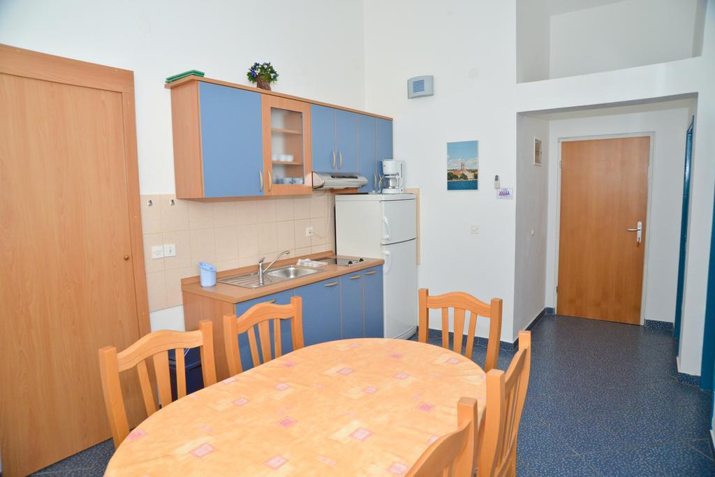Apartments Lonic Kukljica Eksteriør bilde