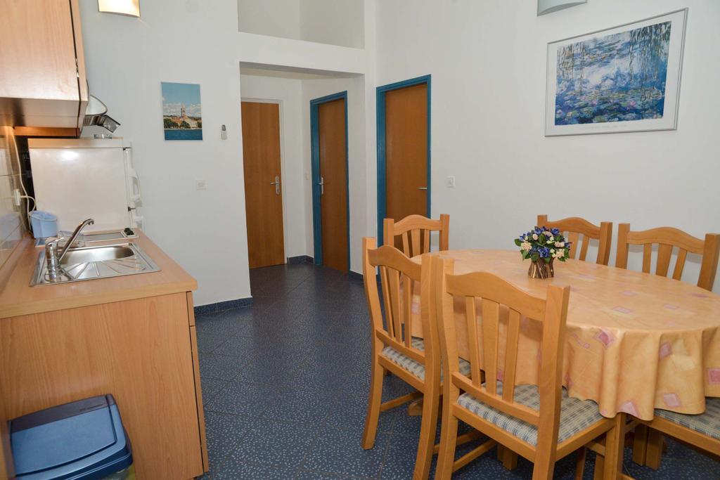 Apartments Lonic Kukljica Eksteriør bilde