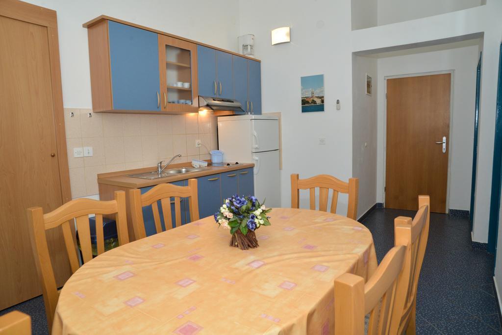 Apartments Lonic Kukljica Eksteriør bilde